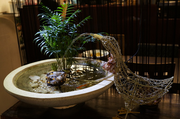 義派輕鬆：(胖樺食記)台北東區高CP值下午茶「義派輕鬆」。爆漿熔岩巧克力蛋糕加上香草冰淇淋無敵組合。