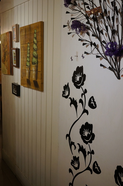 義派輕鬆：(胖樺食記)台北東區高CP值下午茶「義派輕鬆」。爆漿熔岩巧克力蛋糕加上香草冰淇淋無敵組合。