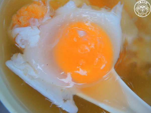 慈聖宮(Tsu-Sheng Temple)：呷飽祙【台北大同･大稻埕慈聖宮 美食廣場】必點魩仔魚炒飯+肉粥和炸物