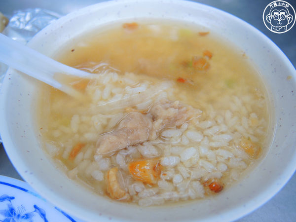 慈聖宮(Tsu-Sheng Temple)：呷飽祙【台北大同･大稻埕慈聖宮 美食廣場】必點魩仔魚炒飯+肉粥和炸物