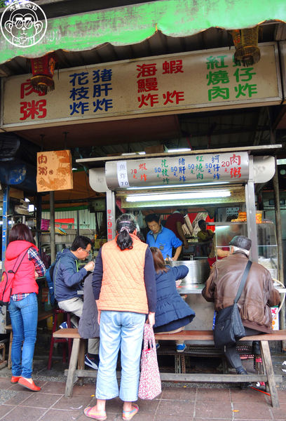 慈聖宮(Tsu-Sheng Temple)：呷飽祙【台北大同･大稻埕慈聖宮 美食廣場】必點魩仔魚炒飯+肉粥和炸物