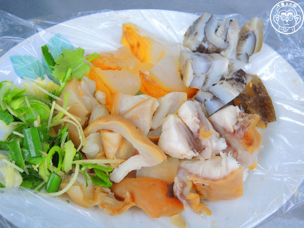 慈聖宮(Tsu-Sheng Temple)：呷飽祙【台北大同･大稻埕慈聖宮 美食廣場】必點魩仔魚炒飯+肉粥和炸物