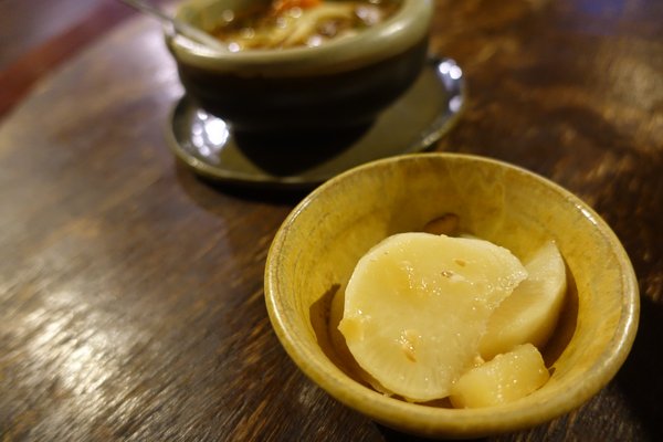 陶轤食堂:(胖樺食記) 三峽必吃美食「陶轤食堂」,以茶入菜的簡約美味佐以古色文物