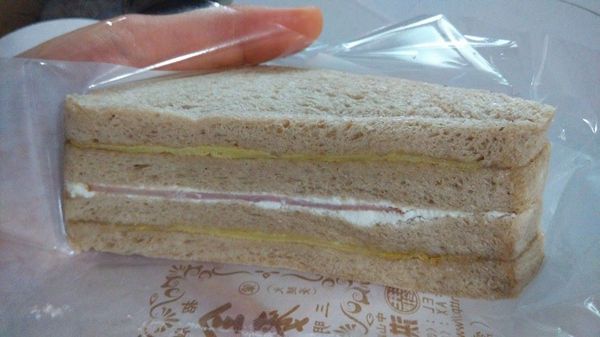 洪瑞珍三明治(中山店)：＊台中名產～洪瑞珍三明治！滿漢 原味 芝士 全麥＊