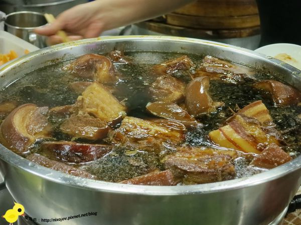 台中第二市場-聰明控肉飯vs李海控肉飯,控肉大對決-李海魯肉滷汁