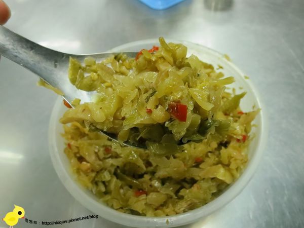 台中第二市場-聰明控肉飯vs李海控肉飯,控肉大對決-李海酸菜