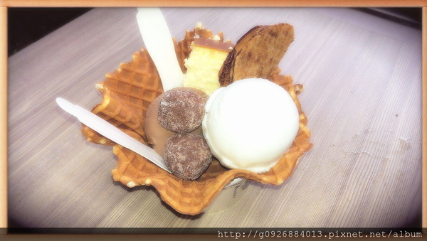 466275_568439126510133_1264978615_o