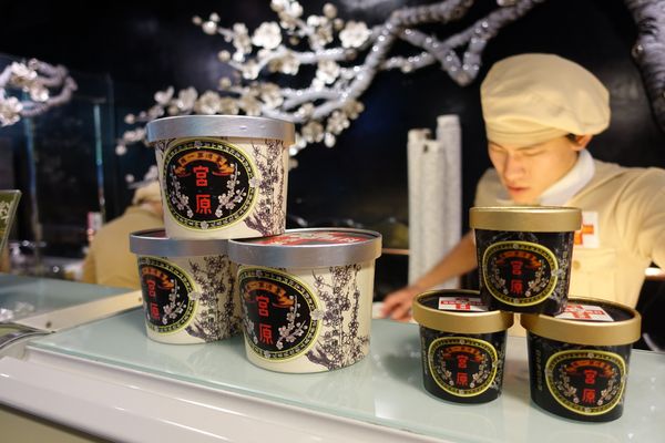 宮原眼科：(胖樺食記)台中必訪好吃冰淇淋「宮原眼科」。各種道地伴手禮復古道地名不虛傳