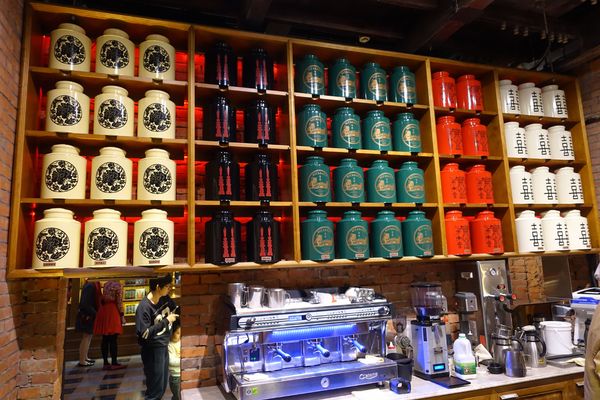 宮原眼科：(胖樺食記)台中必訪好吃冰淇淋「宮原眼科」。各種道地伴手禮復古道地名不虛傳