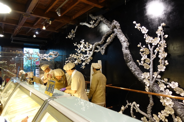 宮原眼科：(胖樺食記)台中必訪好吃冰淇淋「宮原眼科」。各種道地伴手禮復古道地名不虛傳