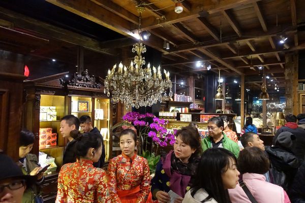 宮原眼科：(胖樺食記)台中必訪好吃冰淇淋「宮原眼科」。各種道地伴手禮復古道地名不虛傳