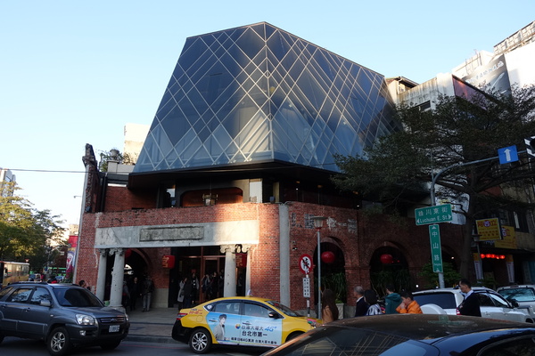 宮原眼科：(胖樺食記)台中必訪好吃冰淇淋「宮原眼科」。各種道地伴手禮復古道地名不虛傳