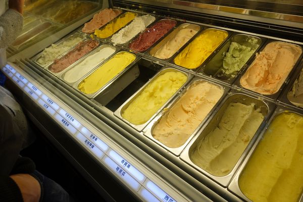 宮原眼科：(胖樺食記)台中必訪好吃冰淇淋「宮原眼科」。各種道地伴手禮復古道地名不虛傳