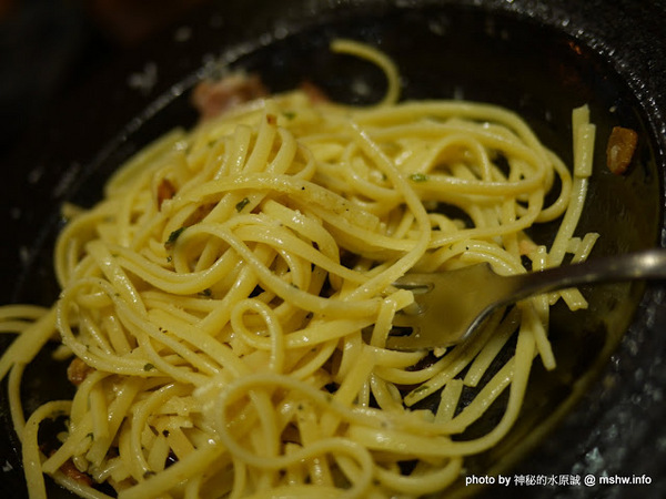 Pash Burger 傻子漢堡：【食記】台中Pash Burger 傻子漢堡@西區文化中心&國立美術館&刑務所演武場 : 儘管美味, 但令人不禁感嘆到底是開的是傻子@@ 還是來吃的是傻子？