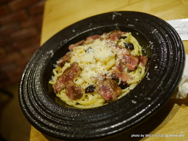 Pash Burger 傻子漢堡：【食記】台中Pash Burger 傻子漢堡@西區文化中心&國立美術館&刑務所演武場 : 儘管美味, 但令人不禁感嘆到底是開的是傻子@@ 還是來吃的是傻子？