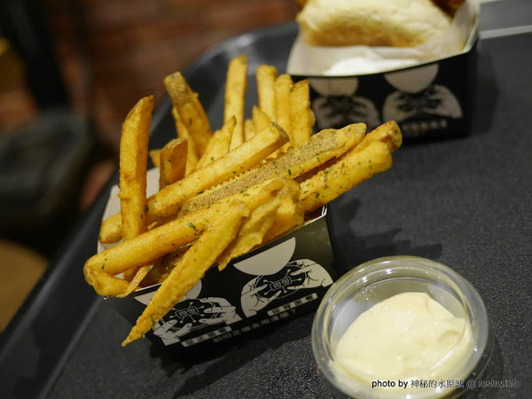 Pash Burger 傻子漢堡：【食記】台中Pash Burger 傻子漢堡@西區文化中心&國立美術館&刑務所演武場 : 儘管美味, 但令人不禁感嘆到底是開的是傻子@@ 還是來吃的是傻子？