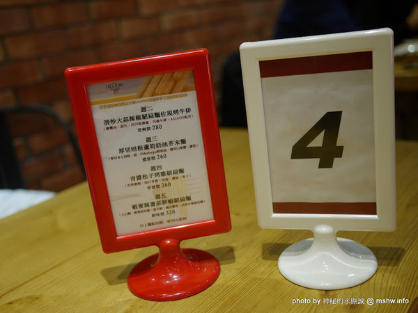 Pash Burger 傻子漢堡：【食記】台中Pash Burger 傻子漢堡@西區文化中心&國立美術館&刑務所演武場 : 儘管美味, 但令人不禁感嘆到底是開的是傻子@@ 還是來吃的是傻子？