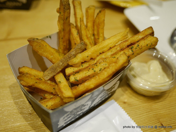 Pash Burger 傻子漢堡：【食記】台中Pash Burger 傻子漢堡@西區文化中心&國立美術館&刑務所演武場 : 儘管美味, 但令人不禁感嘆到底是開的是傻子@@ 還是來吃的是傻子？