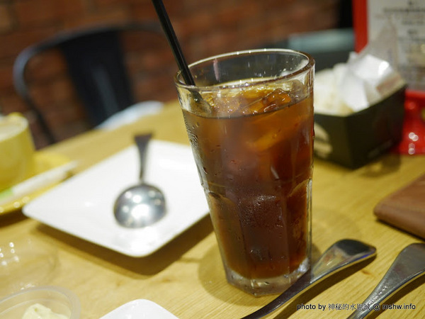 Pash Burger 傻子漢堡：【食記】台中Pash Burger 傻子漢堡@西區文化中心&國立美術館&刑務所演武場 : 儘管美味, 但令人不禁感嘆到底是開的是傻子@@ 還是來吃的是傻子？