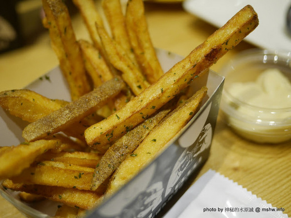 Pash Burger 傻子漢堡：【食記】台中Pash Burger 傻子漢堡@西區文化中心&國立美術館&刑務所演武場 : 儘管美味, 但令人不禁感嘆到底是開的是傻子@@ 還是來吃的是傻子？