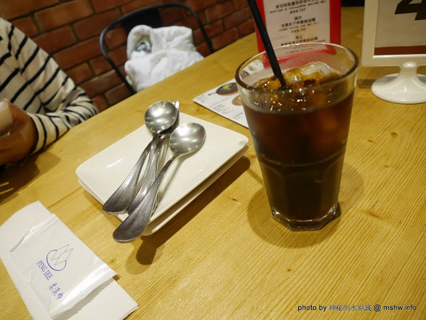 Pash Burger 傻子漢堡：【食記】台中Pash Burger 傻子漢堡@西區文化中心&國立美術館&刑務所演武場 : 儘管美味, 但令人不禁感嘆到底是開的是傻子@@ 還是來吃的是傻子？