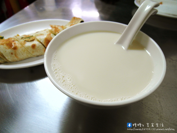 三佳早餐(民權店):〖台中│美食〗三佳早點(民權店) ❤ 火車站附近超人氣排隊早餐!!推薦他們家的燒餅油條,口感香脆不油膩,讓糖糖吃完又想再來一個!!