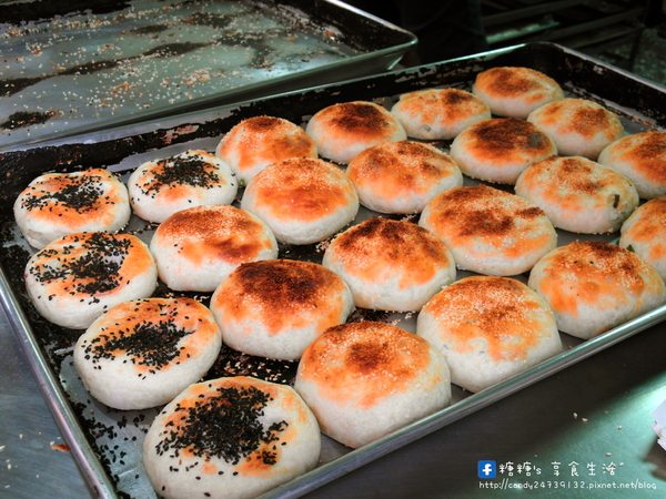 三佳早餐(民權店):〖台中│美食〗三佳早點(民權店) ❤ 火車站附近超人氣排隊早餐!!推薦他們家的燒餅油條,口感香脆不油膩,讓糖糖吃完又想再來一個!!