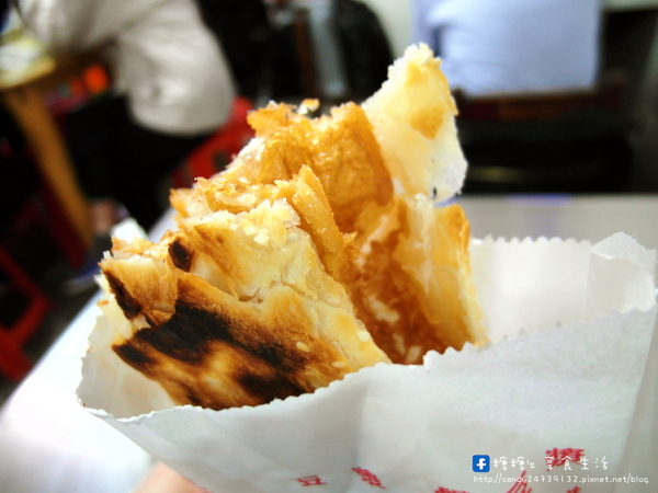 三佳早餐(民權店):〖台中│美食〗三佳早點(民權店) ❤ 火車站附近超人氣排隊早餐!!推薦他們家的燒餅油條,口感香脆不油膩,讓糖糖吃完又想再來一個!!