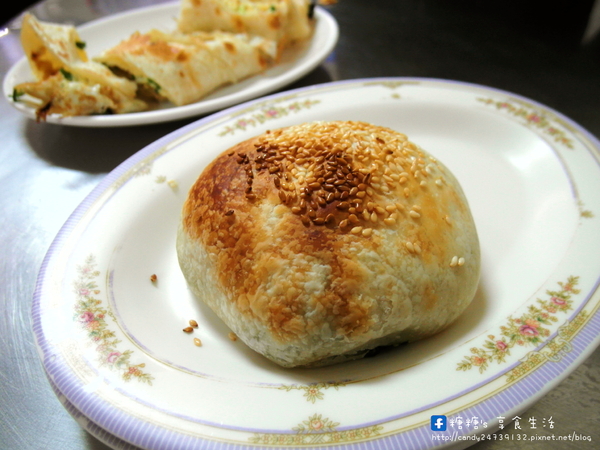 三佳早餐(民權店):〖台中│美食〗三佳早點(民權店) ❤ 火車站附近超人氣排隊早餐!!推薦他們家的燒餅油條,口感香脆不油膩,讓糖糖吃完又想再來一個!!