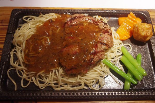 赤鬼炙燒牛排:好吃又平價的赤鬼炙燒牛排!