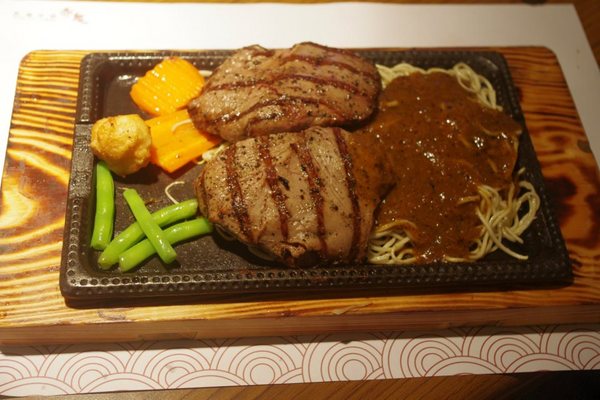 赤鬼炙燒牛排:好吃又平價的赤鬼炙燒牛排!