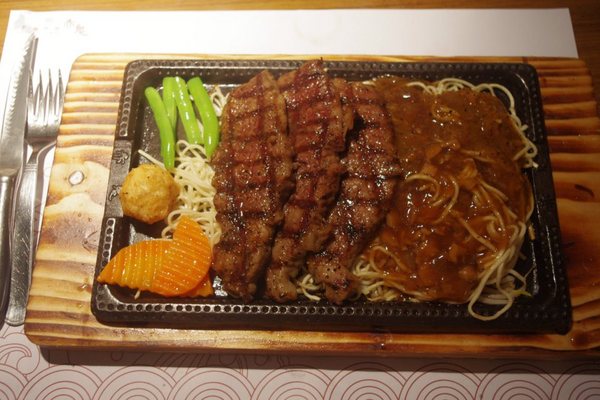 赤鬼炙燒牛排:好吃又平價的赤鬼炙燒牛排!