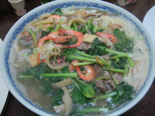 張吳記什錦麵：超大什錦麵體驗之吃了一肚子火