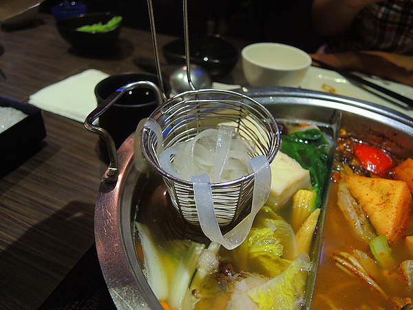 聚北海道昆布鍋(斗六家樂福店)：(食記) 斗六。聚北海道昆布鍋