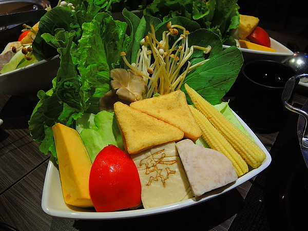 聚北海道昆布鍋(斗六家樂福店)：(食記) 斗六。聚北海道昆布鍋