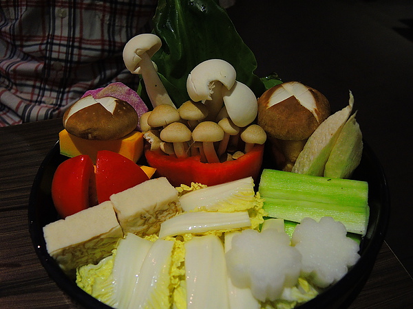 聚北海道昆布鍋(斗六家樂福店)：(食記) 斗六。聚北海道昆布鍋