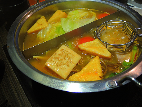 聚北海道昆布鍋(斗六家樂福店)：(食記) 斗六。聚北海道昆布鍋