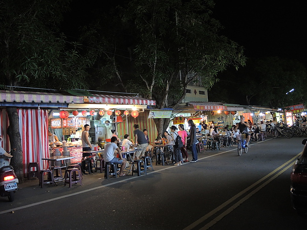 常璟紙火鍋：(食記) 常璟紙火鍋 & 龍潭路小吃