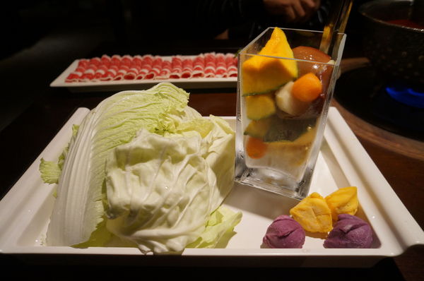 鼎王麻辣鍋(光復店):鼎王麻辣鍋-光復店 ♥ 鴛鴦鍋 ♥ 帝王蟹海鮮拼盤好彭派 ♥松山美食