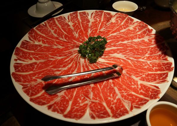 鼎王麻辣鍋(光復店):鼎王麻辣鍋-光復店 ♥ 鴛鴦鍋 ♥ 帝王蟹海鮮拼盤好彭派 ♥松山美食