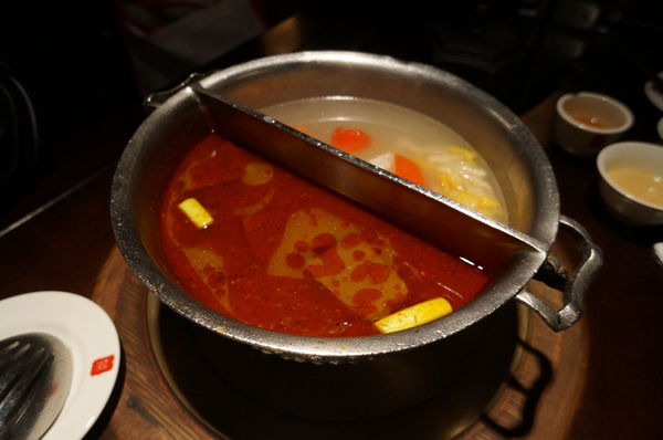 鼎王麻辣鍋(光復店):鼎王麻辣鍋-光復店 ♥ 鴛鴦鍋 ♥ 帝王蟹海鮮拼盤好彭派 ♥松山美食