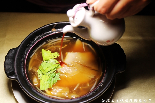 鼎極魚翅:台北魚翅餐廳 『鼎極魚翅』高貴不貴現在加碼買一再送一"捷運雙連站"