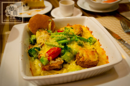 南瓜蘆筍野菇什錦時蔬起司焗烤麵