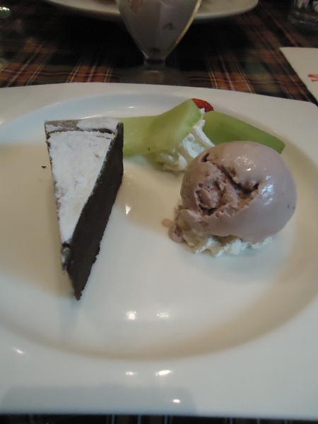 SWENSENS雙聖美式餐廳：【台中食記】古歐式城堡建築與茹絲葵比鄰 @SWENSENS雙聖美式餐廳