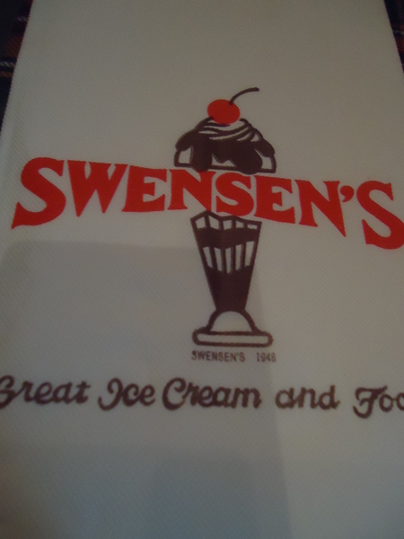 SWENSENS雙聖美式餐廳：【台中食記】古歐式城堡建築與茹絲葵比鄰 @SWENSENS雙聖美式餐廳