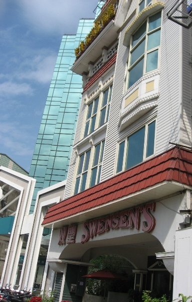 SWENSENS雙聖美式餐廳：【台中食記】古歐式城堡建築與茹絲葵比鄰 @SWENSENS雙聖美式餐廳