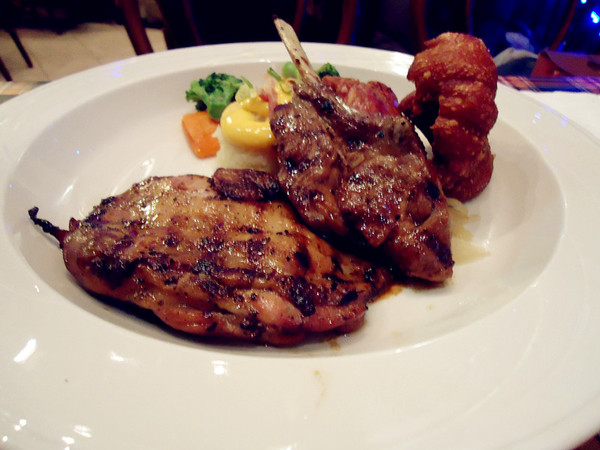 SWENSENS雙聖美式餐廳：【台中食記】古歐式城堡建築與茹絲葵比鄰 @SWENSENS雙聖美式餐廳