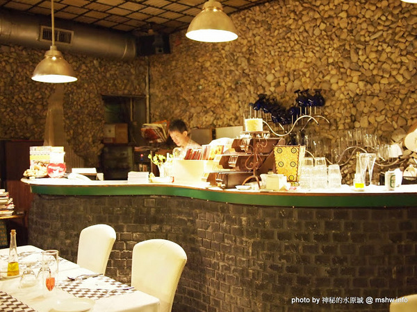 法義風味人文餐廳:【食記】歐風古堡覓食趣?口感獨特的豬腳 @ 台中西區-法義風味人文餐廳-The People Cafe