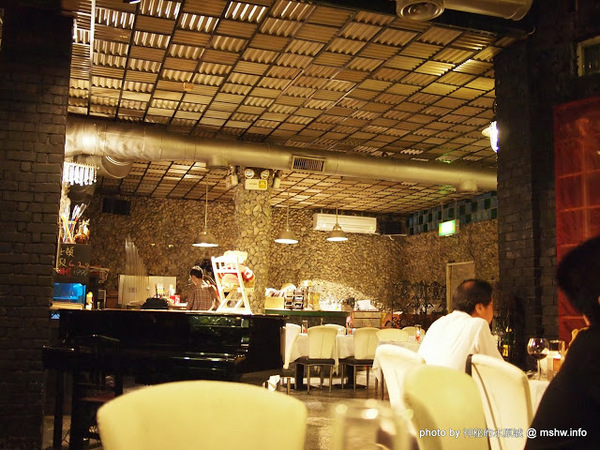 法義風味人文餐廳:【食記】歐風古堡覓食趣?口感獨特的豬腳 @ 台中西區-法義風味人文餐廳-The People Cafe