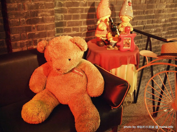 法義風味人文餐廳:【食記】歐風古堡覓食趣?口感獨特的豬腳 @ 台中西區-法義風味人文餐廳-The People Cafe